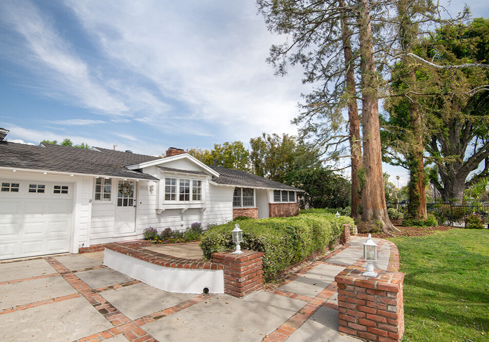 17613 Sunburst St frontyard 3