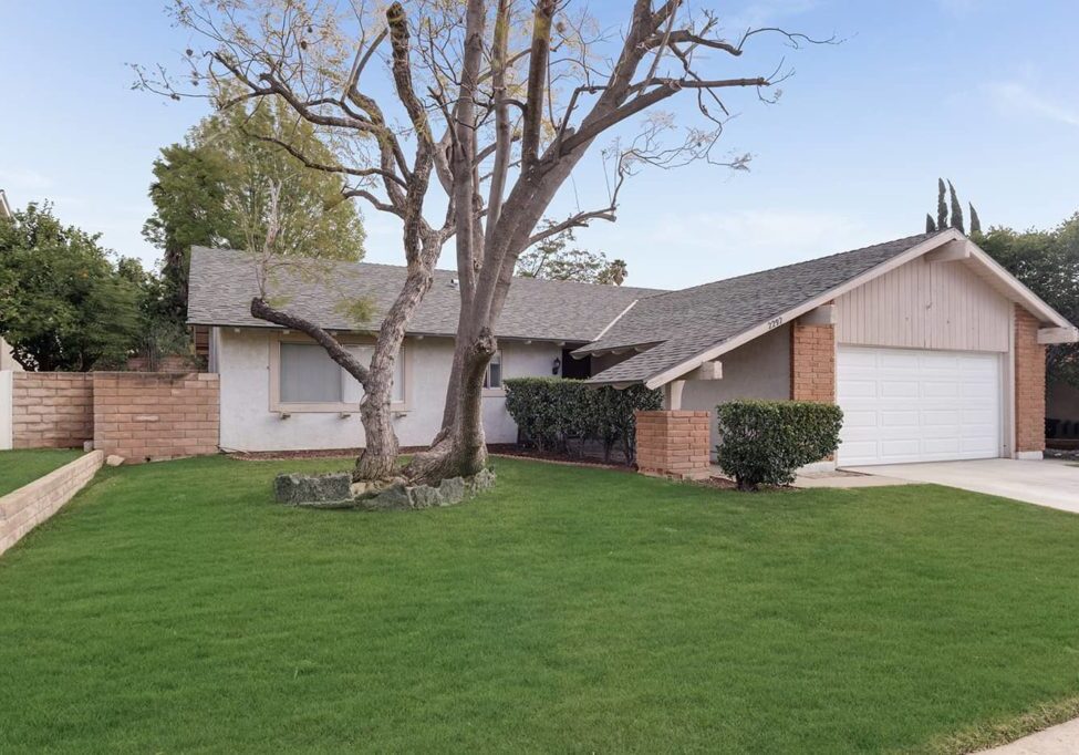 2292-timberlane-ave-frontyard-2