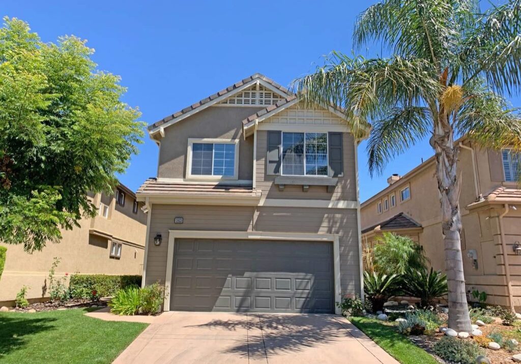 2923-capella-way-frontyard-1